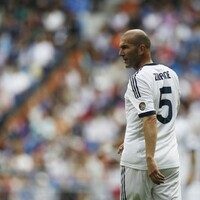 Video: Xabi Alonso nutmegs the great Zinedine Zidane