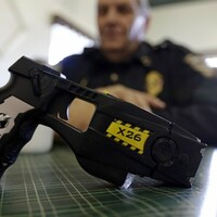 Poll: Should all garda&Atilde;&shy; be armed with tasers?