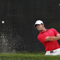 Streaking McIlroy struggles, Van Pelt grabs lead
