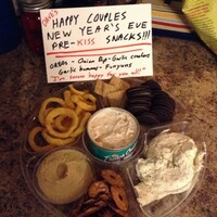 This man's attempt at thwarting his friends' New Year's kisses is hilariously petty