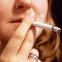 Women smoke to 'deal with stress of pregnancy' 