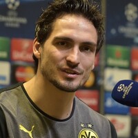 Hummels open to Manchester United move