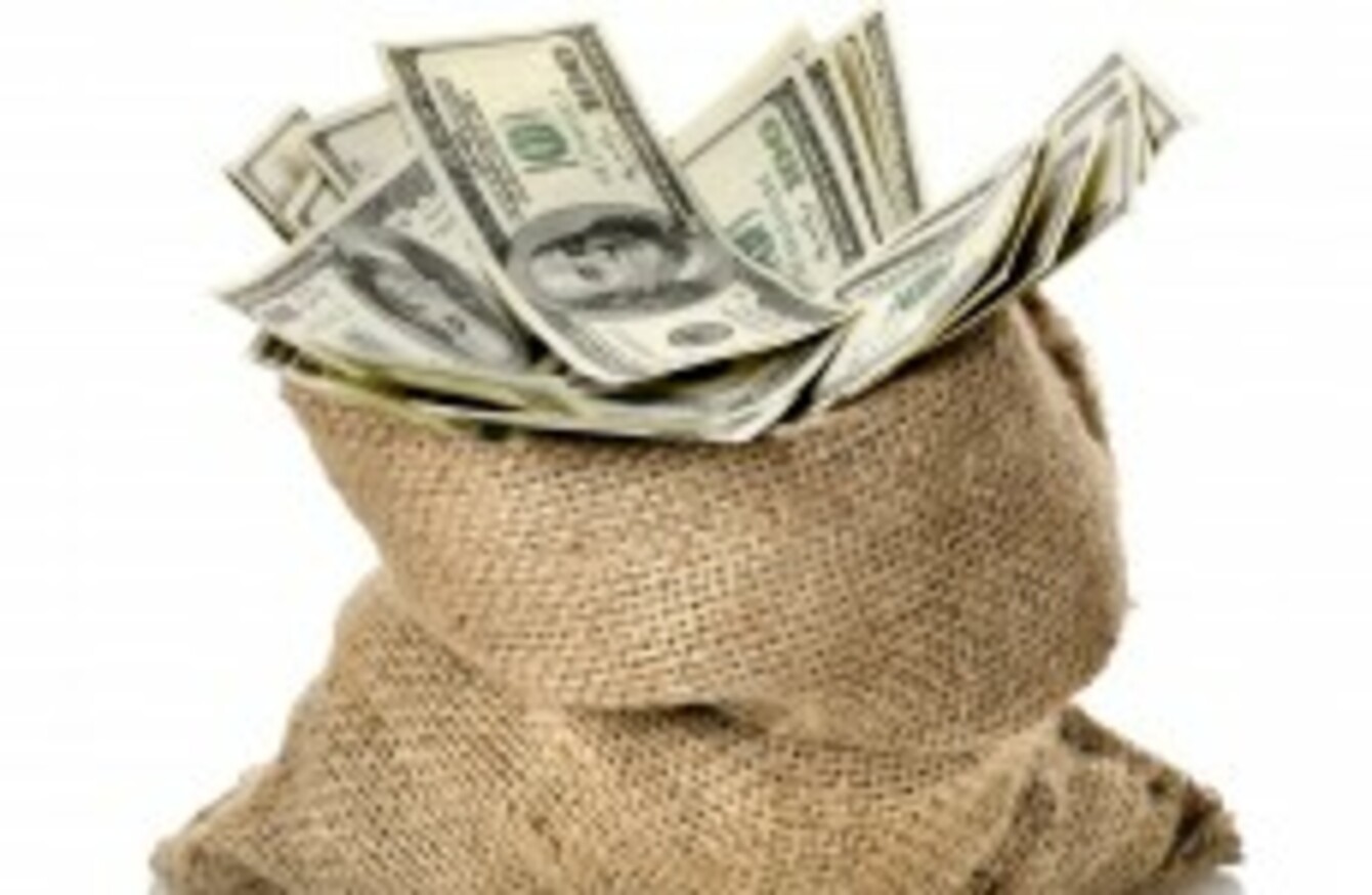 Man finds 75lb bag of cash on the road, returns it · TheJournal.ie