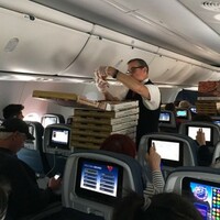 Passengers get stuck on runway, so airline orders pizza for everyone