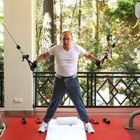 Putin hits the gym, brings along a professional photographer