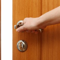 Man who sexually assaulted student while viewing room loses appeal 