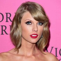 Taylor Swift donates $250k to help Kesha's 'financial needs'