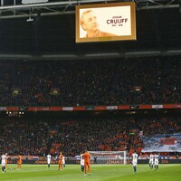 Netherlands-France match halted for Cruyff tribute