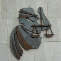 Man with 423 convictions has sentence for robbery reduced