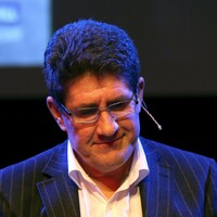 Lance Armstrong offers Paul Kimmage the chance to take him on at Dublin event 