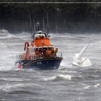 Search for man who fell from boat off Wicklow coast stopped for the night