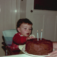 Looking through old family photos? Here's a simple way of digitising them 