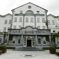 Luxury hotel shuts 'for deep clean' as vomiting bug infects staff and guests