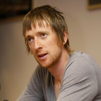 Bradley Wiggins breaks leg on TV show