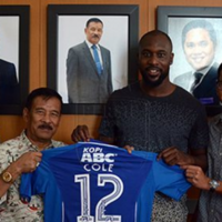 Journeyman Carlton Cole links up with former Chelsea team-mate in Indonesia