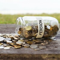 Public sector workers should pay more into pensions, government told