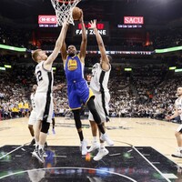 Kevin Durant stars as Warriors put Spurs on brink of elimination
