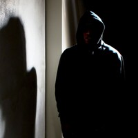 Man 'stabbed in head' during robbery 