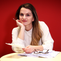 Dear Fifi: My girlfriend hides all traces of me on social media... Should I be worried?