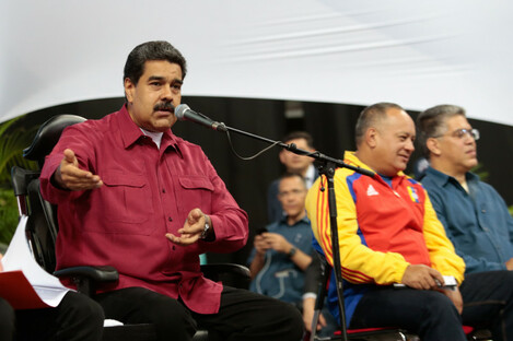 Venezuelan President Nicolas Maduro (L) speaking during a meeting with the 545 elected members of the National Constituent Assembly (ANC), in Caracas