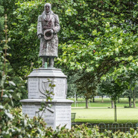 IRA leader Se&Atilde;&iexcl;n Russell and the story of Dublin's most controversial statue 