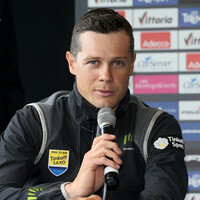 Nicholas Roche moves up a place while Froome maintains Vuelta lead