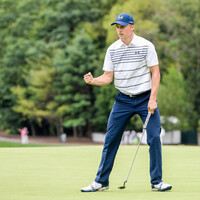 Spieth rides hot putter to share lead, McIlroy seven shots off him