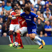 David Luiz sent off, as disciplined Arsenal hold Chelsea
