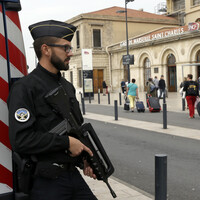 Five arrested after discovery of homemade bomb in Paris