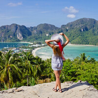 Tourists face &acirc;�&not;2.5k fine or a year in prison for smoking on Thailand's beaches