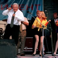 8 politicians kicking up their heels