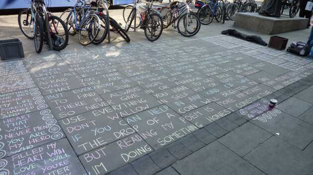 Daoine gan stat leamhthuiscint image