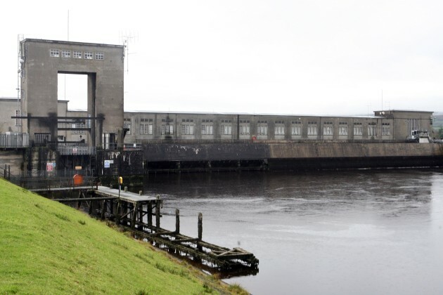 27/11/2009. Midwest Floods. The ESB has confirmed it is to release more water from Parteen Weir.In a statement, the company said they'll be increasing the levels released throughout the morning by up to 8%.The extra water could increase levels downstream