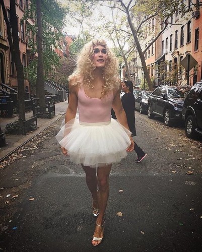A Drag Queen Is Perfectly Recreating Carrie Bradshaw S Sex