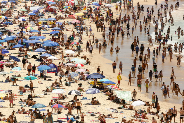 Power cuts and fire bans as Sydney swelters in hottest temperatures since 1939 (thejournal.ie)
