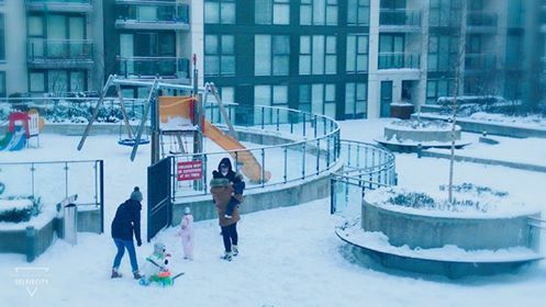 Storm Emma: Army rescues drivers stuck in snow