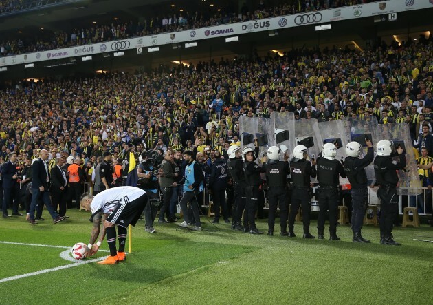 Besiktas coach injured in abandoned Istanbul derby