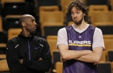 Kobe shoots some late-night hoops after Lakers loss