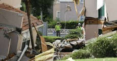 Video: The moment a resort villa is partly swallowed by sinkhole