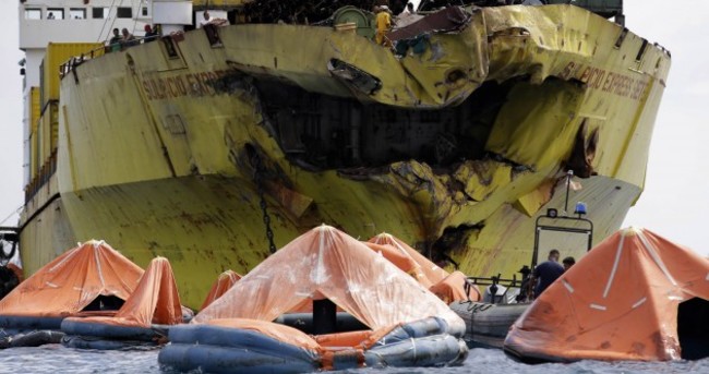 Photos: 31 people dead and 171 still missing after Philippine ferry disaster