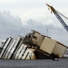 Storm delays huge operation to raise Costa Concordia