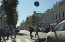 Dashcam video shows the intense stupidity of some pedestrians