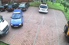 Is this the worst attempt to leave a car park of all time?