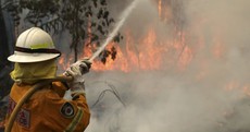 Soaring temperatures and dry winds hamper Australia firefighting effort