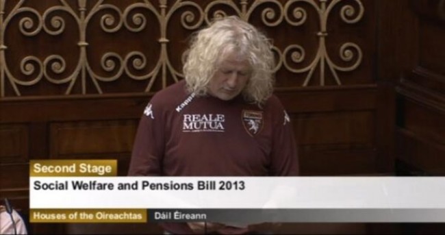 Snapshot: Mick Wallace wears Torino jersey in the Dáil
