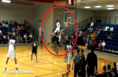 College player puts down a gravity-defying slam dunk