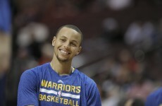 Steph Curry plays between-the-legs assist without breaking stride