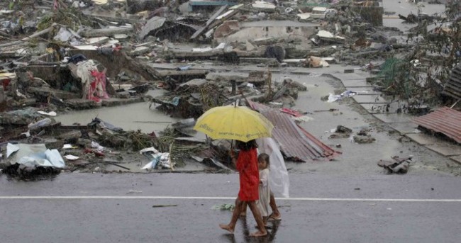 'Absolute bedlam' as 4 million people affected by Philippines typhoon