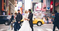 Zach Braff photobombs the best wedding photo ever