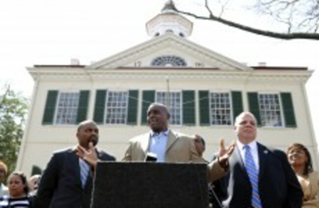 Olympic legend Carl Lewis enters race for New Jersey Senate